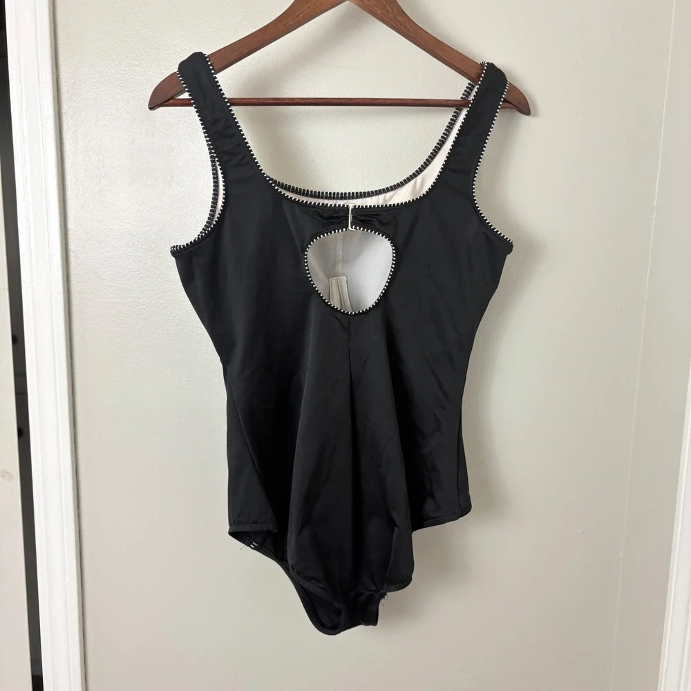 Miraclesuit One Piece Swimsuit Women 18 Black White Keyhole Back Slimming Classy